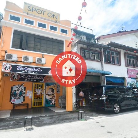 Spot On 89886 Backpacker'S Stay Services Kuching Extérieur photo
