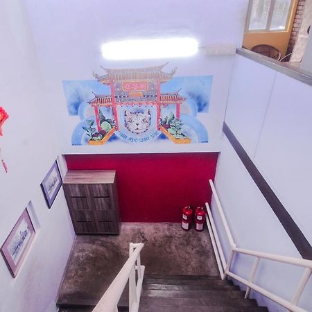 Spot On 89886 Backpacker'S Stay Services Kuching Extérieur photo