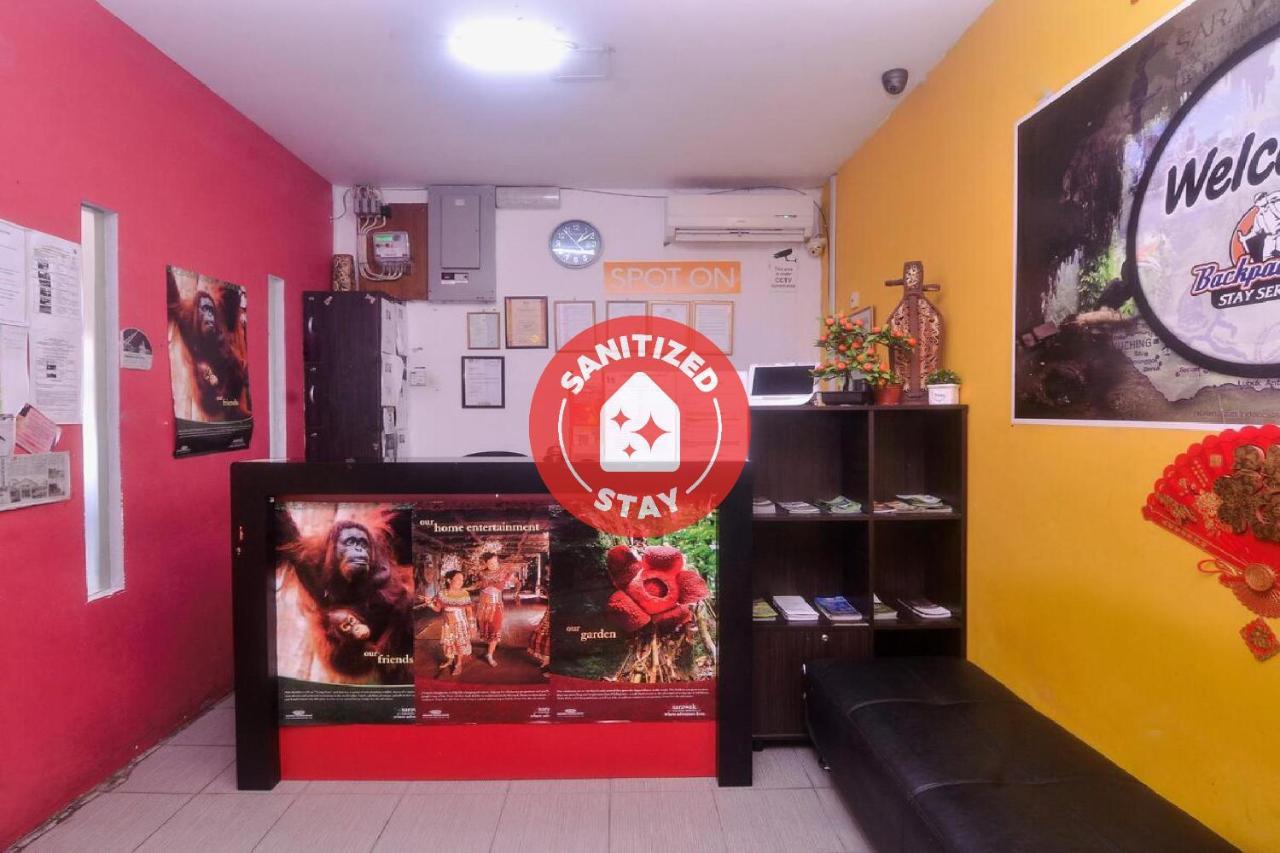 Spot On 89886 Backpacker'S Stay Services Kuching Extérieur photo