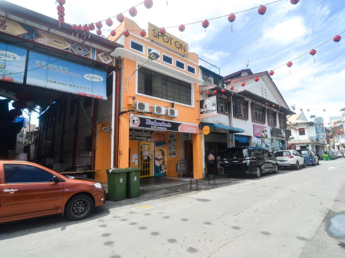 Spot On 89886 Backpacker'S Stay Services Kuching Extérieur photo