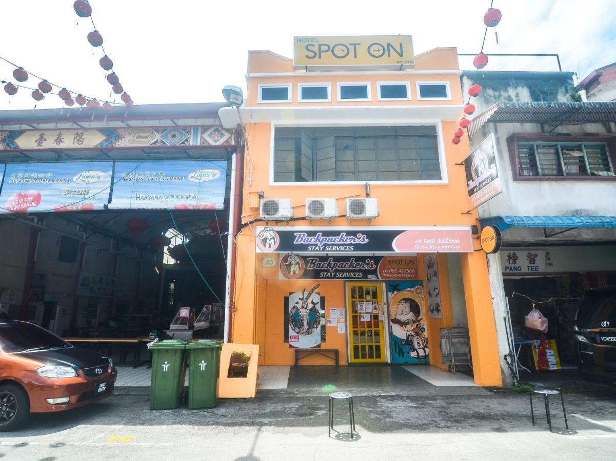 Spot On 89886 Backpacker'S Stay Services Kuching Extérieur photo