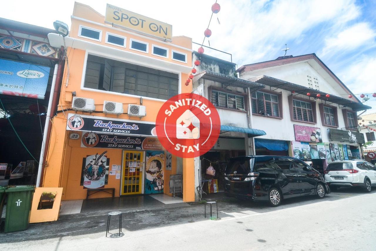 Spot On 89886 Backpacker'S Stay Services Kuching Extérieur photo
