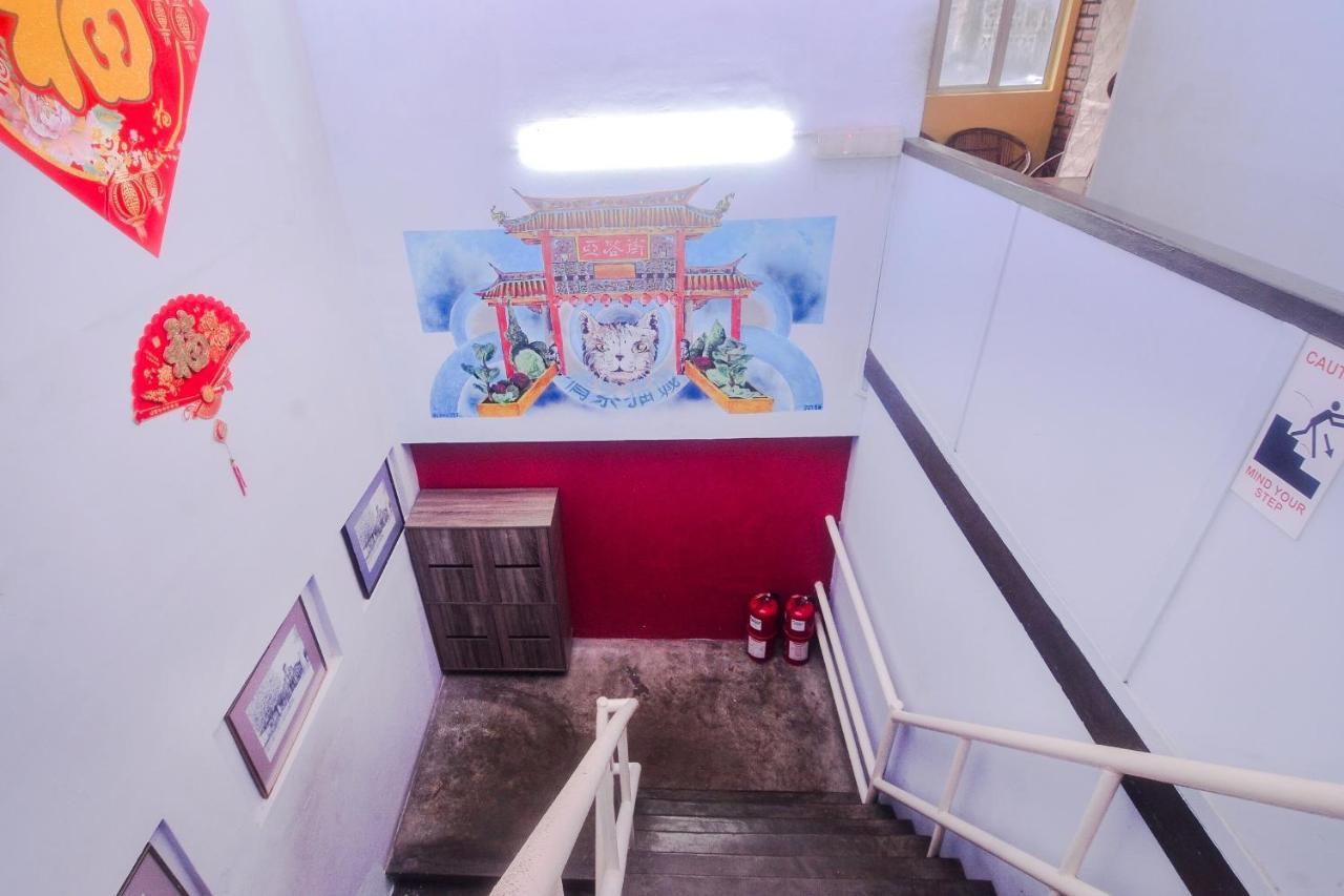 Spot On 89886 Backpacker'S Stay Services Kuching Extérieur photo