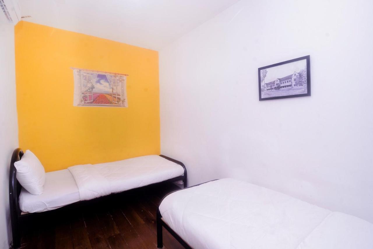 Spot On 89886 Backpacker'S Stay Services Kuching Extérieur photo