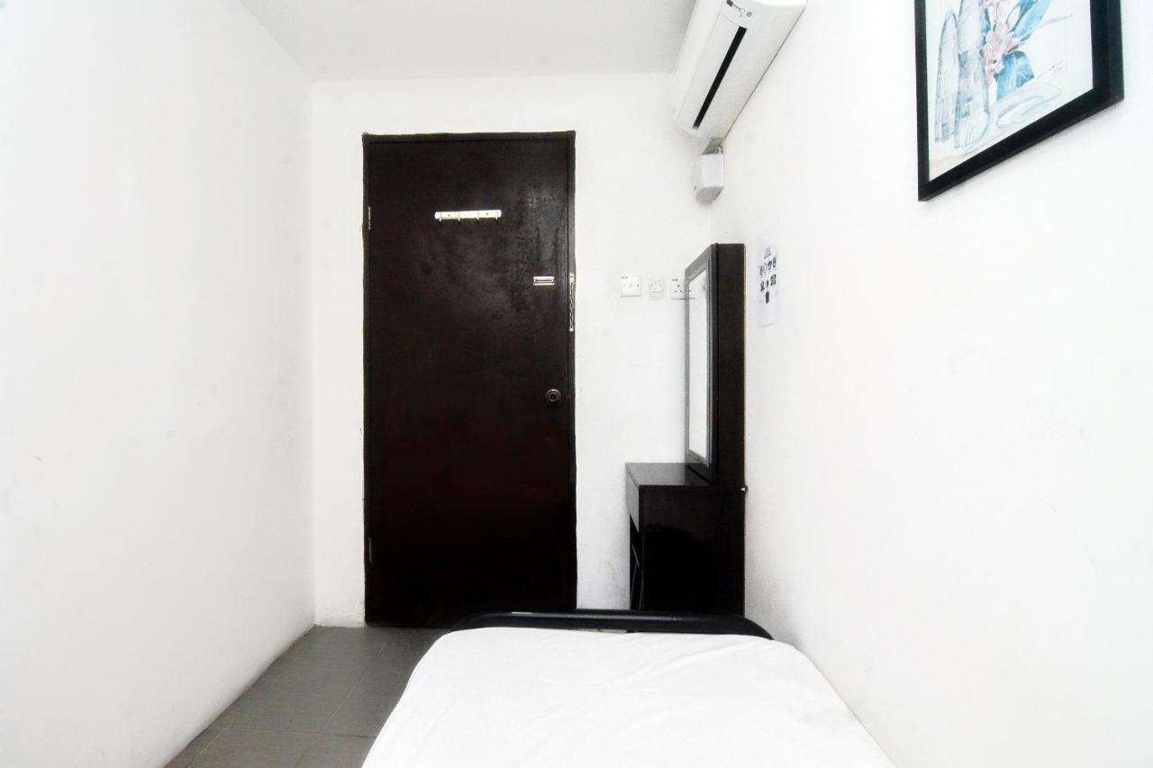 Spot On 89886 Backpacker'S Stay Services Kuching Extérieur photo