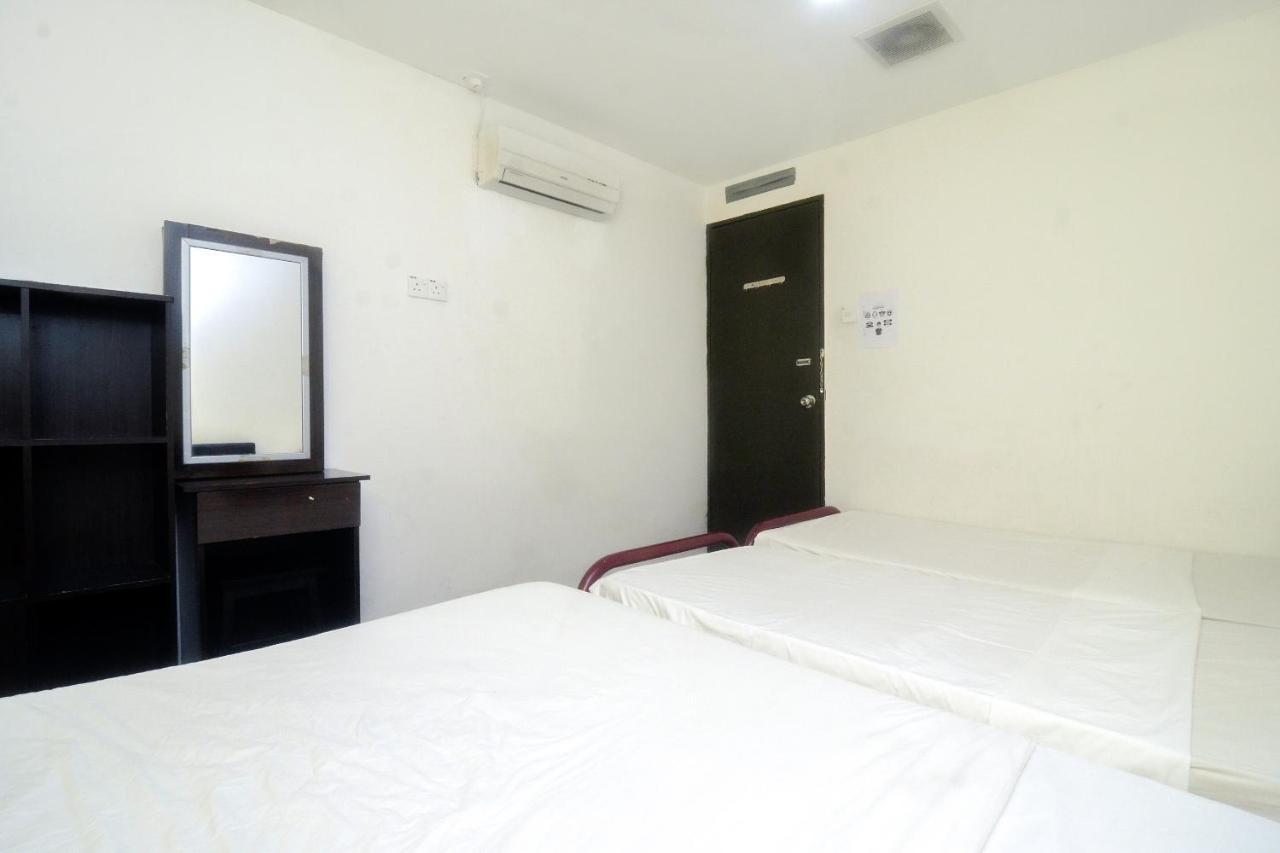 Spot On 89886 Backpacker'S Stay Services Kuching Extérieur photo