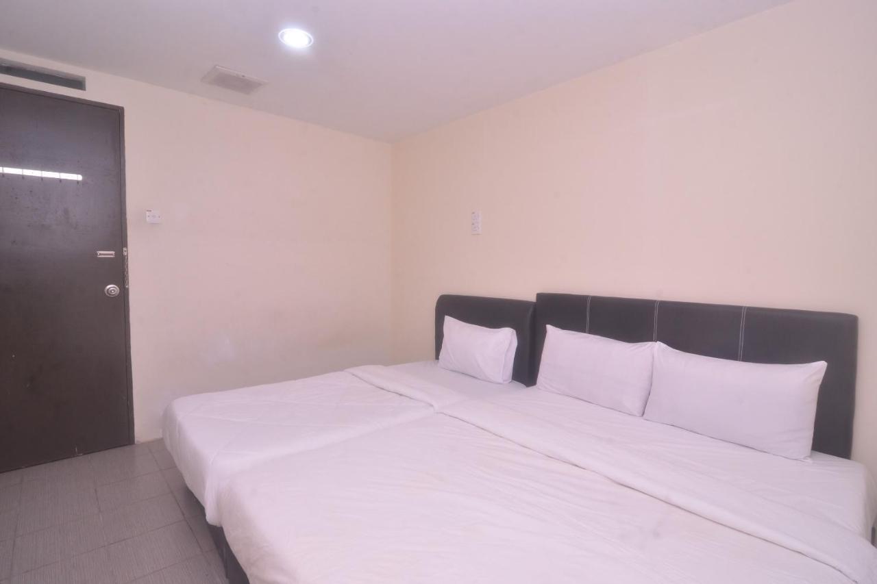 Spot On 89886 Backpacker'S Stay Services Kuching Extérieur photo
