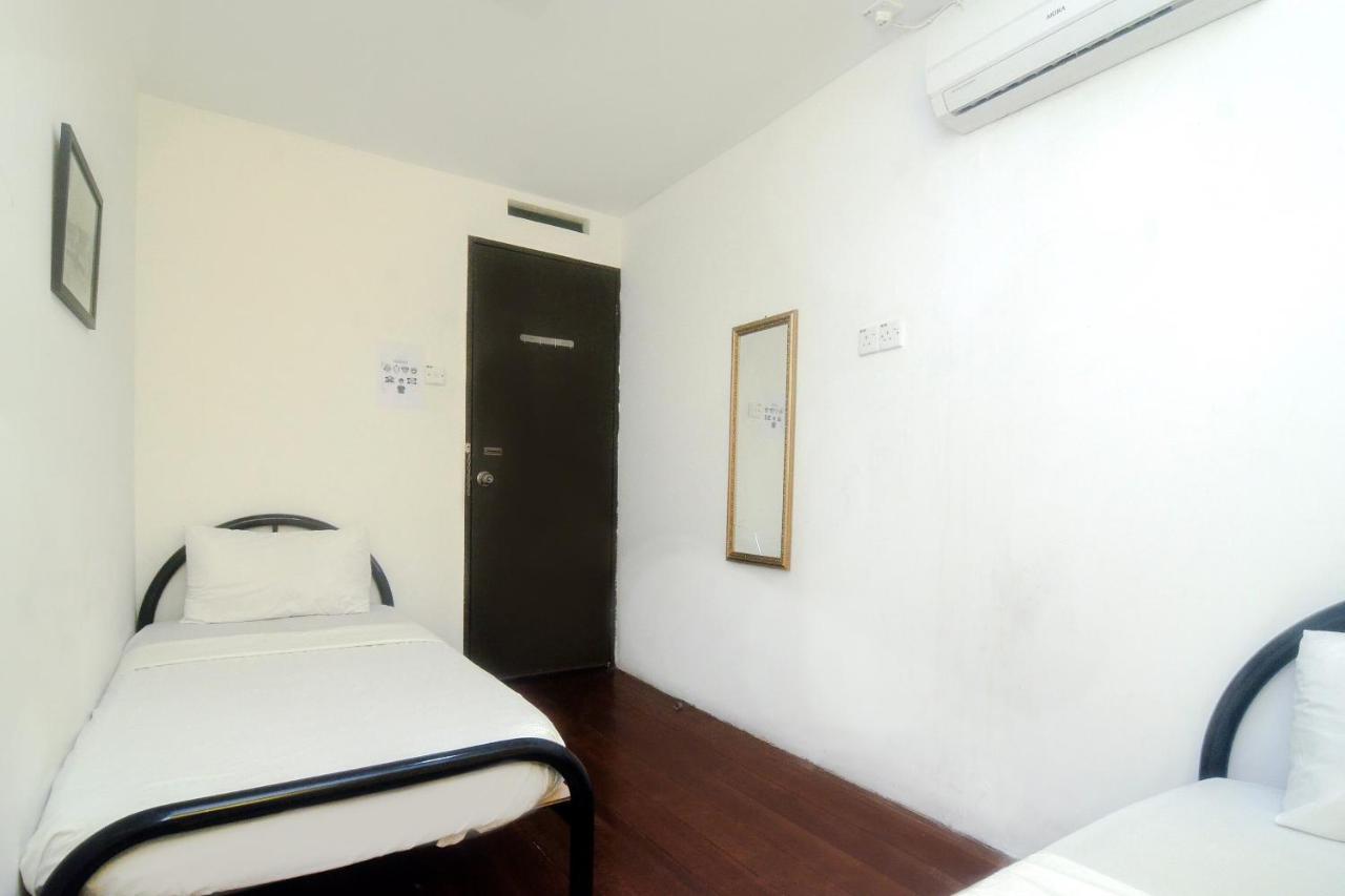 Spot On 89886 Backpacker'S Stay Services Kuching Extérieur photo