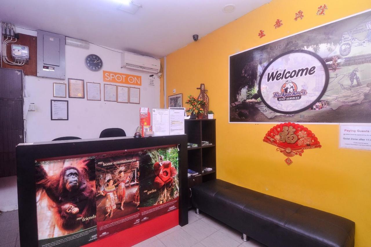 Spot On 89886 Backpacker'S Stay Services Kuching Extérieur photo