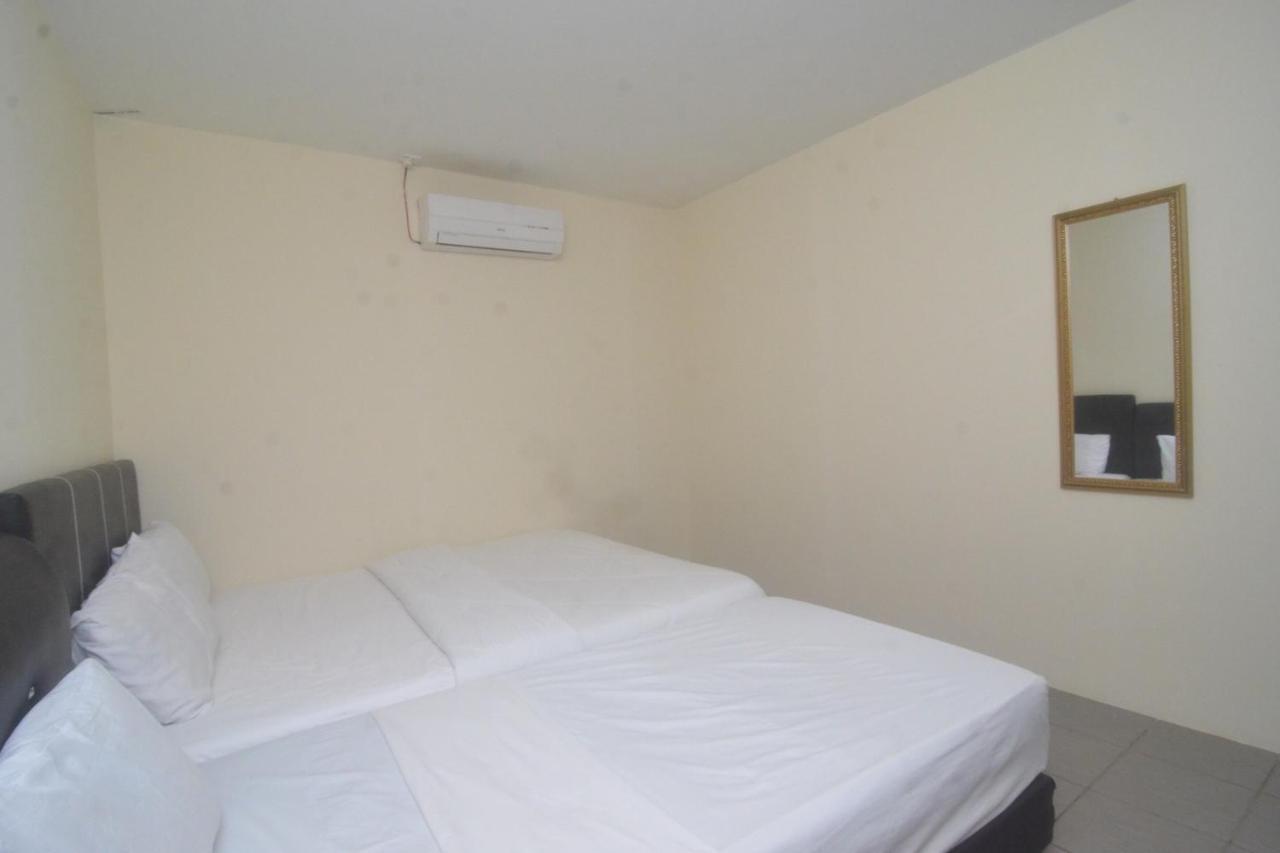 Spot On 89886 Backpacker'S Stay Services Kuching Extérieur photo