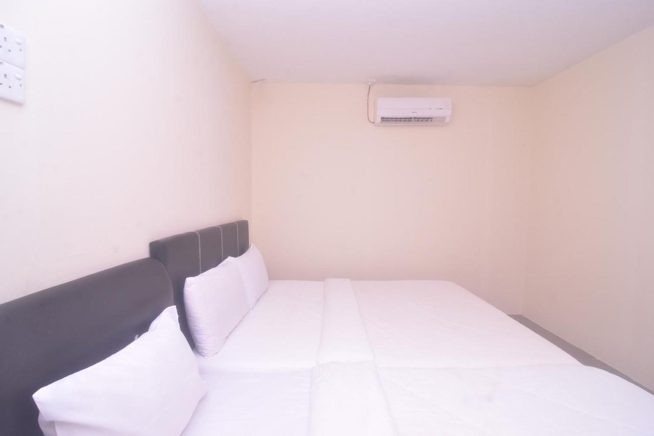 Spot On 89886 Backpacker'S Stay Services Kuching Extérieur photo