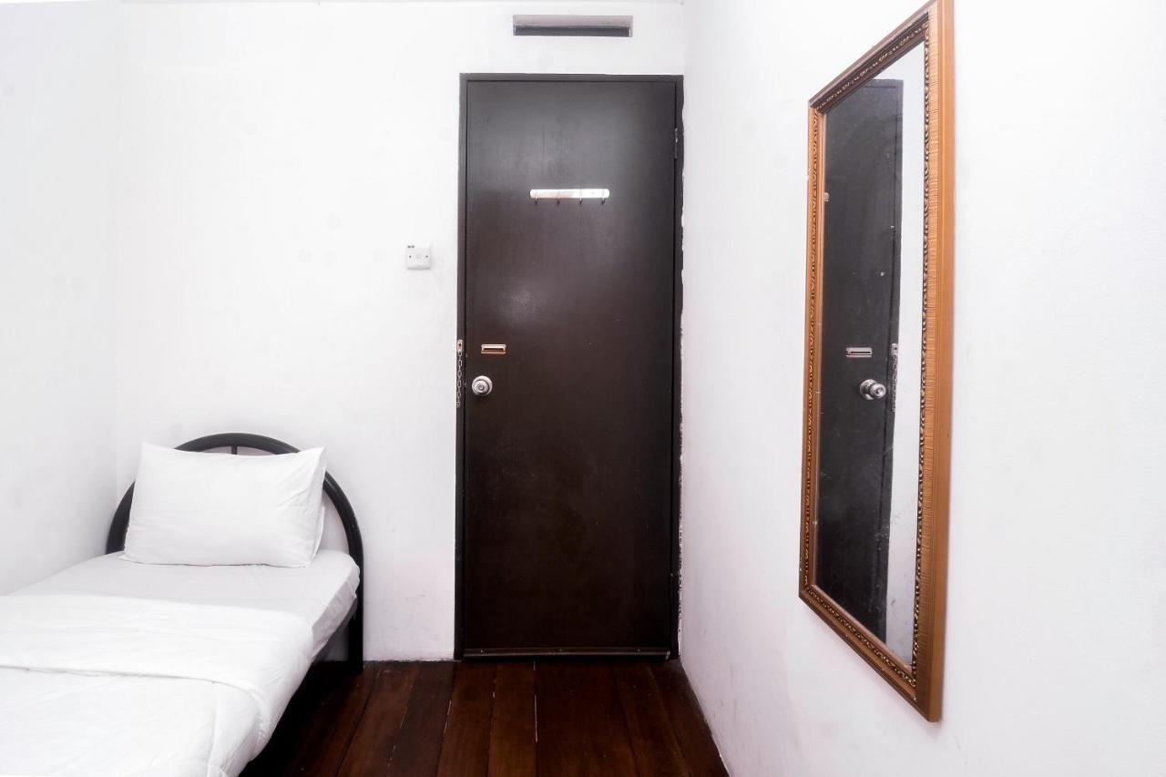 Spot On 89886 Backpacker'S Stay Services Kuching Extérieur photo