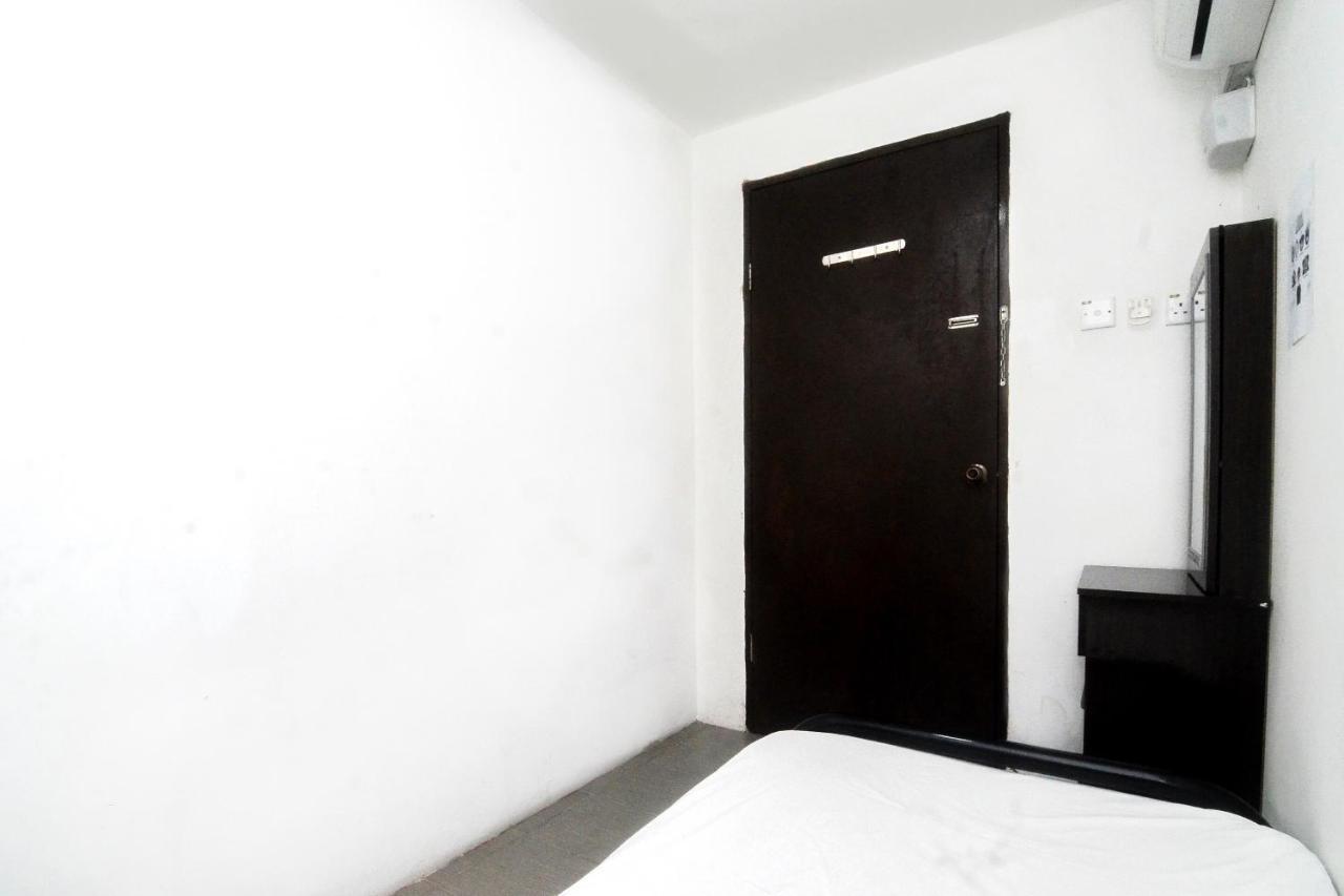 Spot On 89886 Backpacker'S Stay Services Kuching Extérieur photo