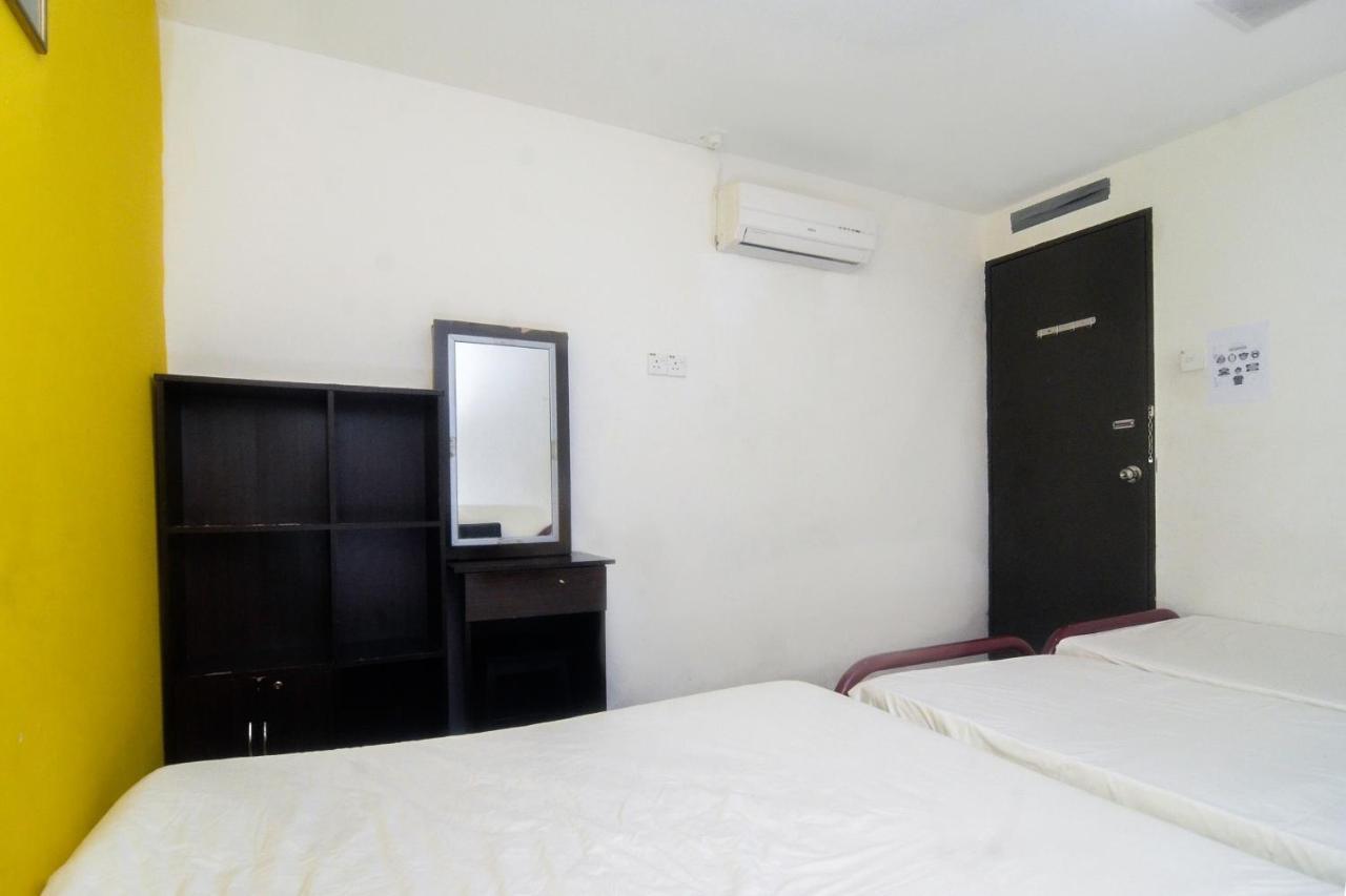 Spot On 89886 Backpacker'S Stay Services Kuching Extérieur photo