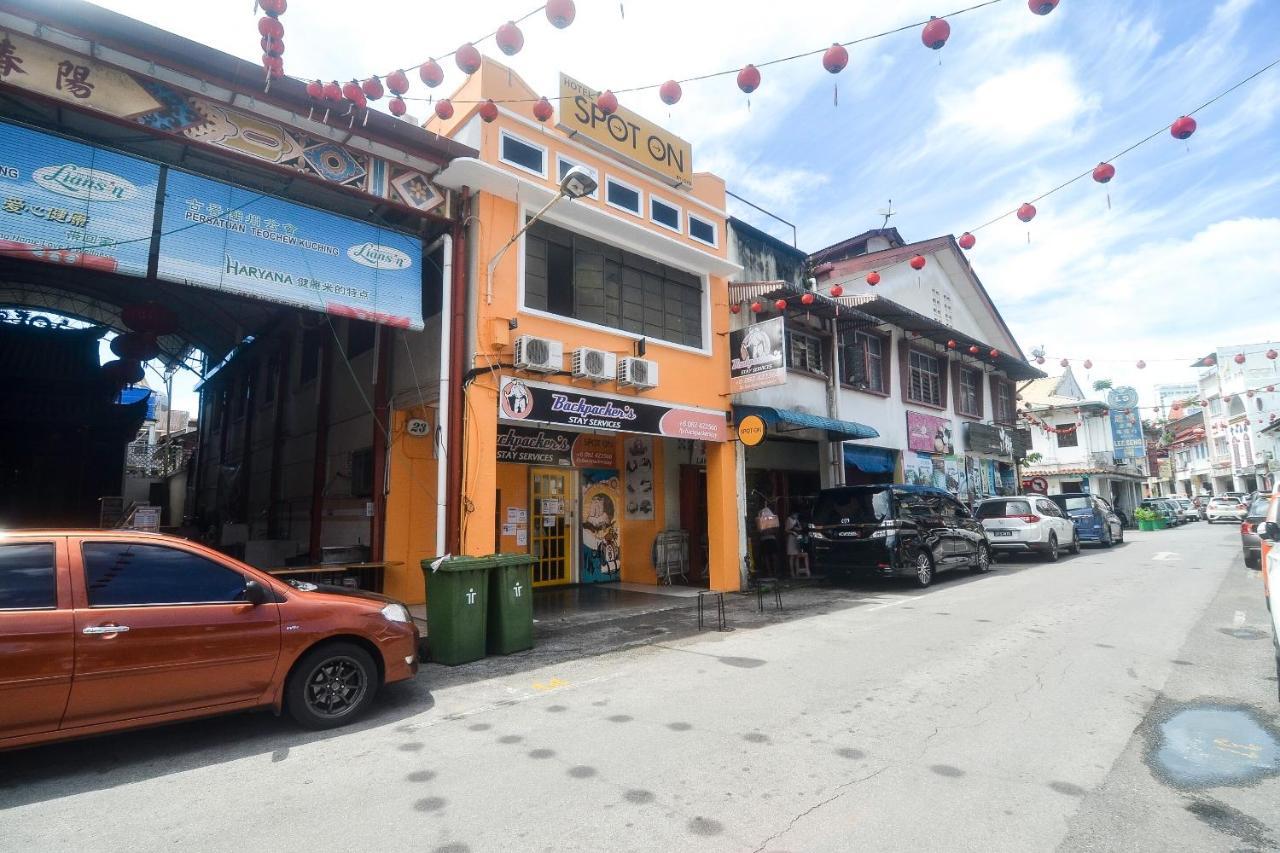 Spot On 89886 Backpacker'S Stay Services Kuching Extérieur photo
