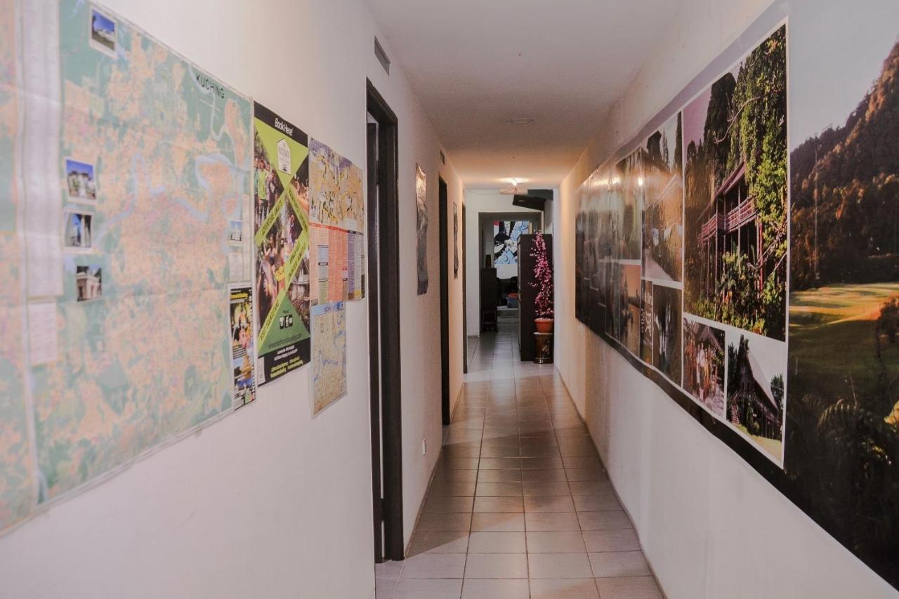 Spot On 89886 Backpacker'S Stay Services Kuching Extérieur photo