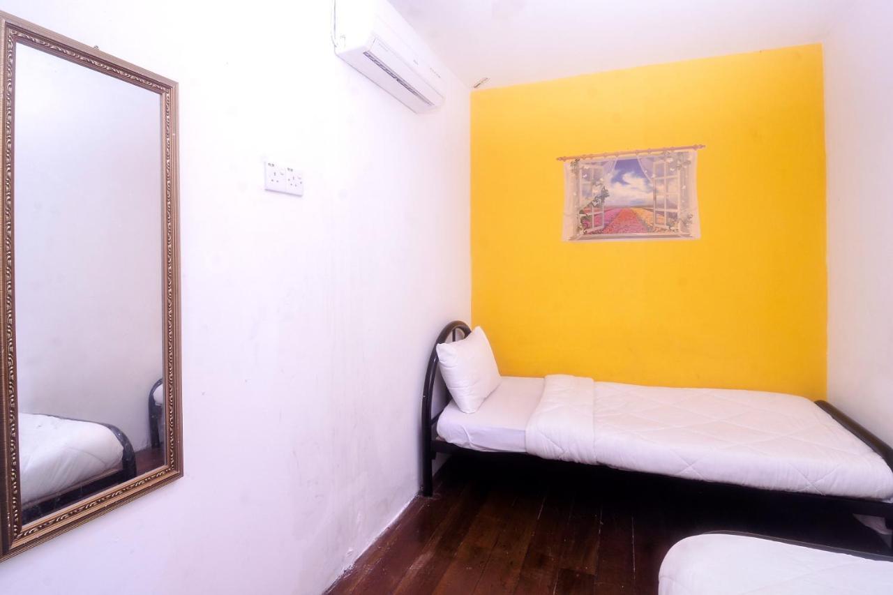 Spot On 89886 Backpacker'S Stay Services Kuching Extérieur photo