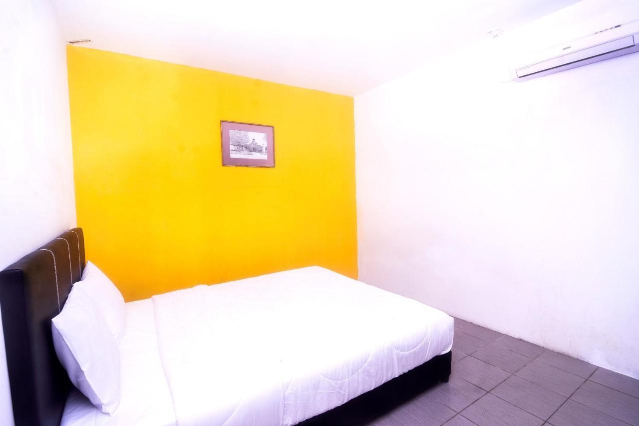 Spot On 89886 Backpacker'S Stay Services Kuching Extérieur photo