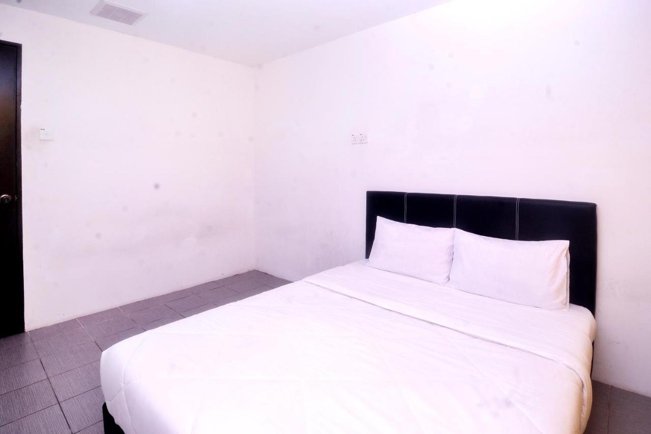 Spot On 89886 Backpacker'S Stay Services Kuching Extérieur photo