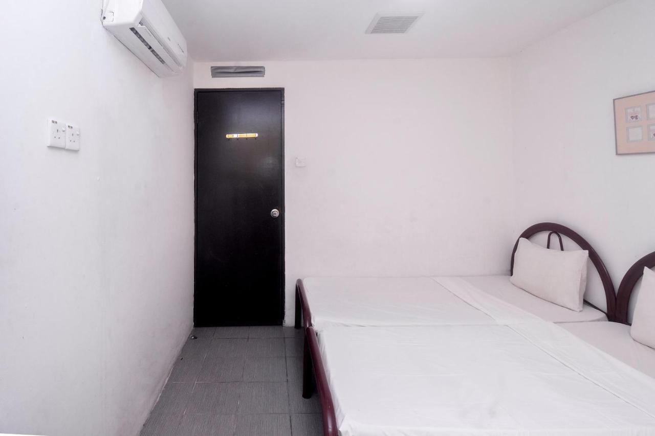 Spot On 89886 Backpacker'S Stay Services Kuching Extérieur photo