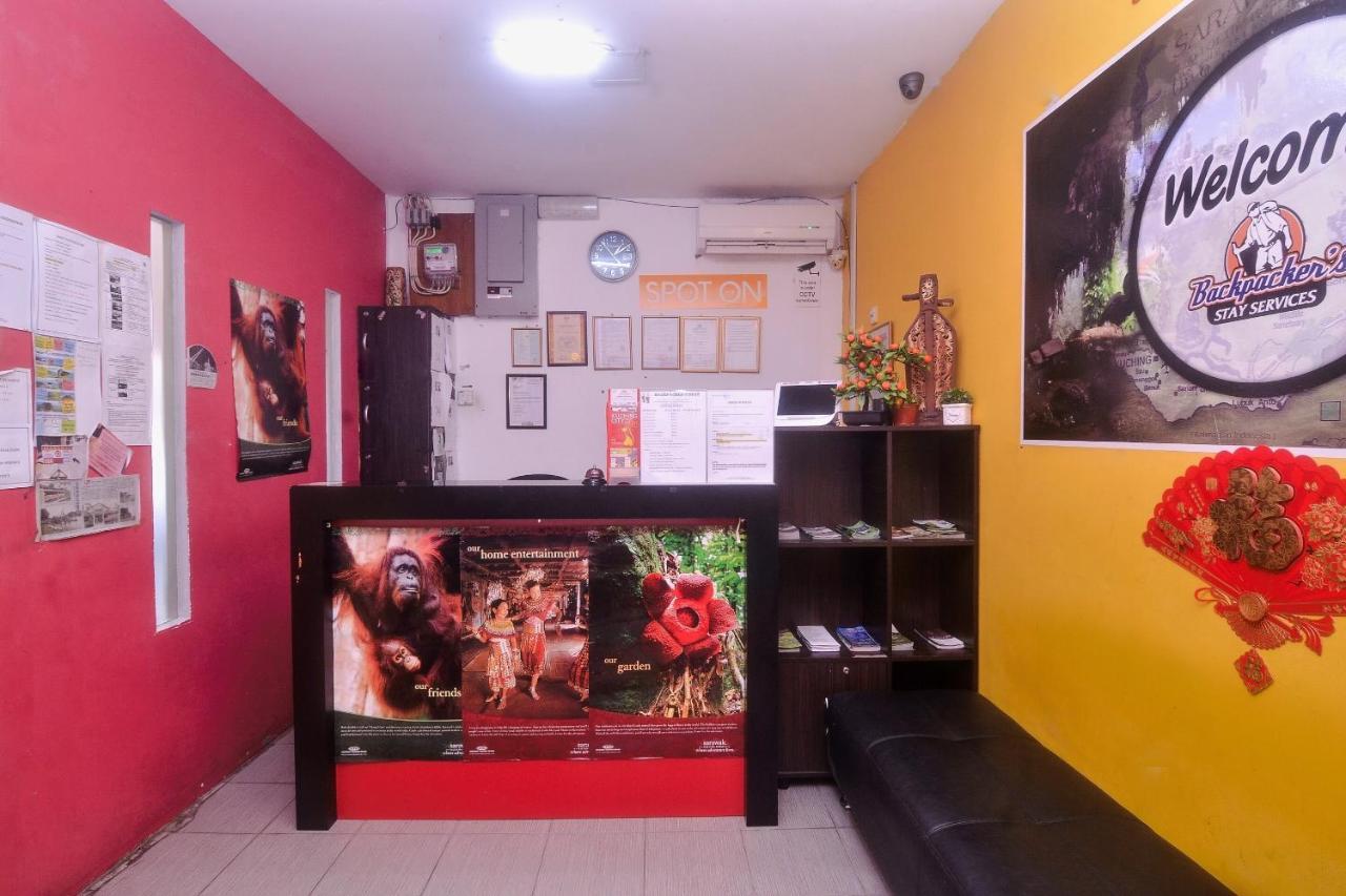 Spot On 89886 Backpacker'S Stay Services Kuching Extérieur photo