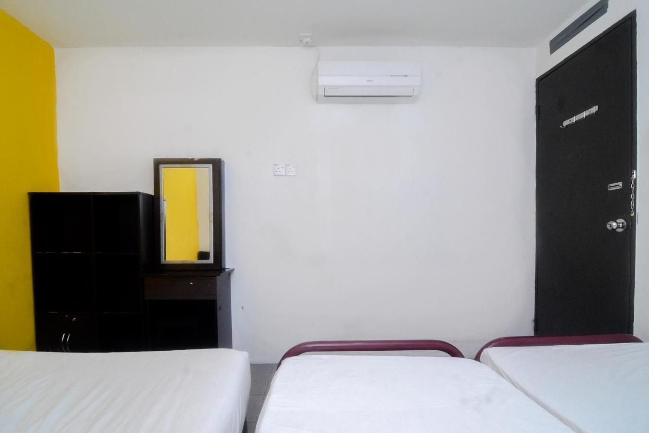 Spot On 89886 Backpacker'S Stay Services Kuching Extérieur photo