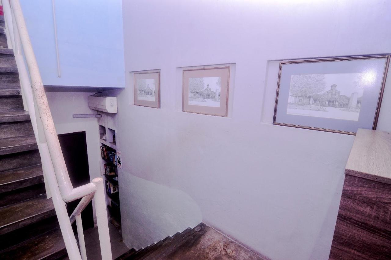 Spot On 89886 Backpacker'S Stay Services Kuching Extérieur photo