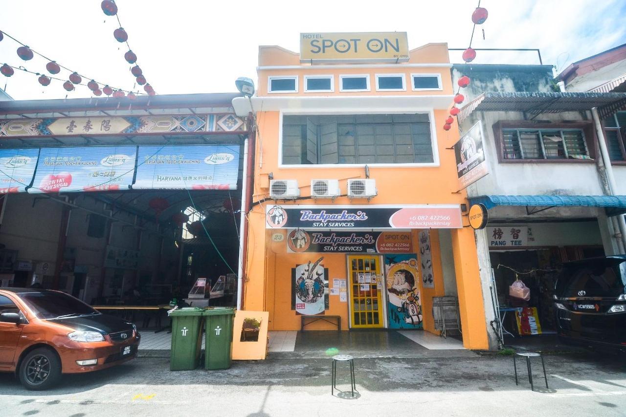 Spot On 89886 Backpacker'S Stay Services Kuching Extérieur photo