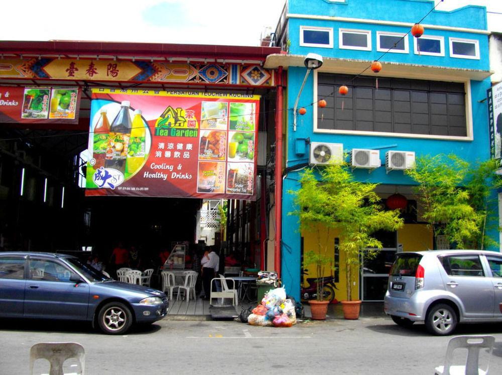 Spot On 89886 Backpacker'S Stay Services Kuching Extérieur photo