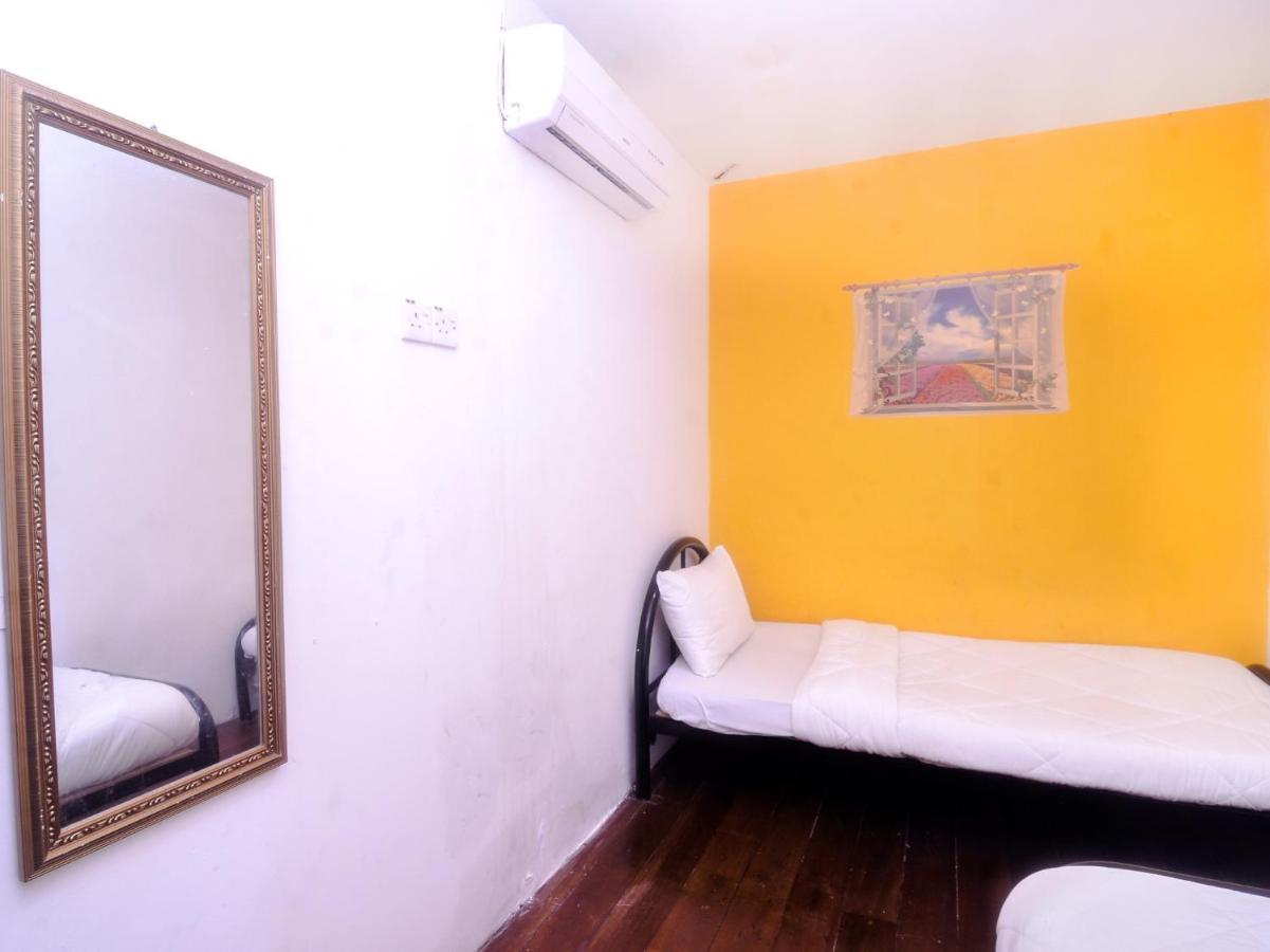 Spot On 89886 Backpacker'S Stay Services Kuching Extérieur photo