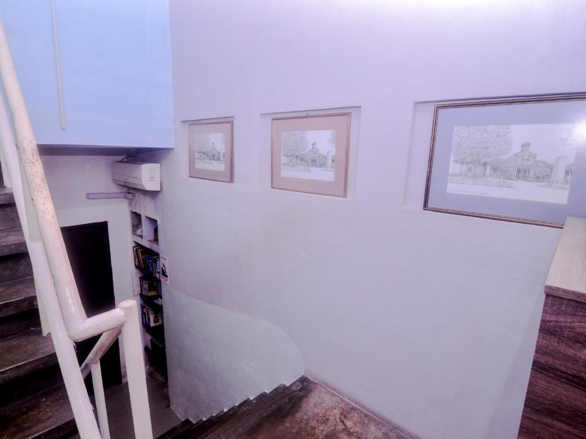 Spot On 89886 Backpacker'S Stay Services Kuching Extérieur photo