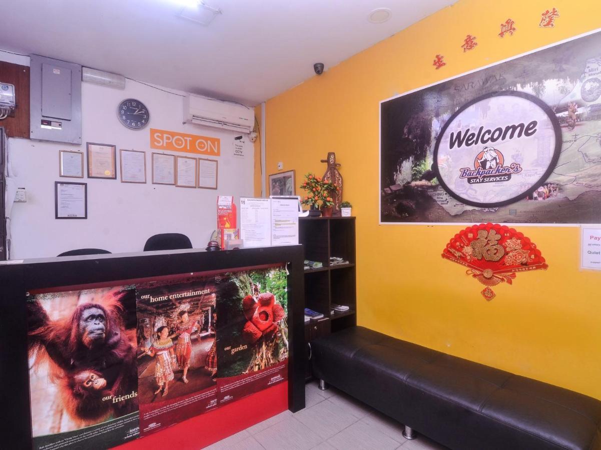 Spot On 89886 Backpacker'S Stay Services Kuching Extérieur photo